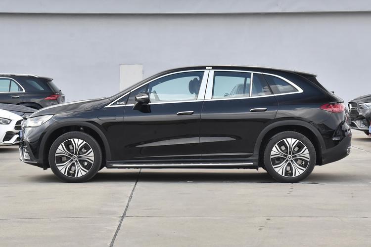 Mercedes-Benz EQE SUV - фото 4