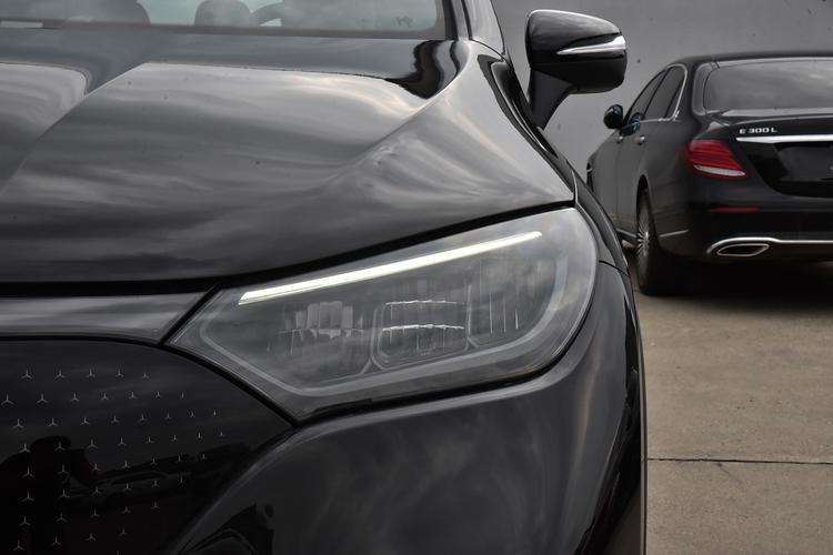 Mercedes-Benz EQE SUV - фото 11