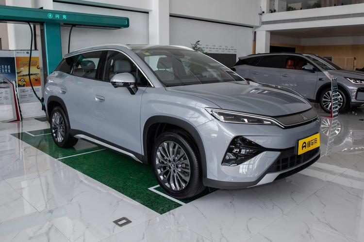 BYD Song Ultra EV - фото 3