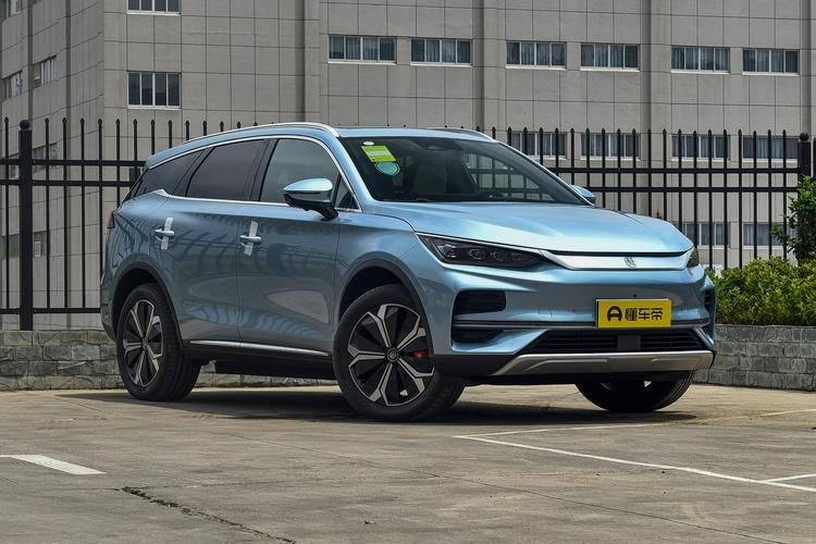 BYD Tang EV - фото 3