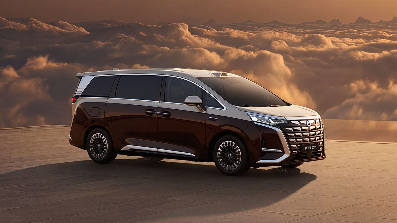 Denza D9 EV — флагманський електричний мінівен