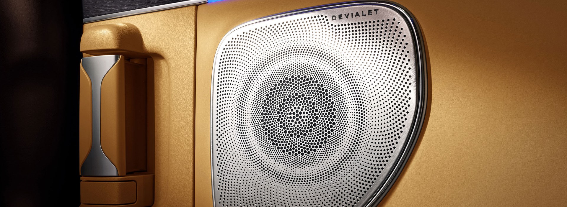 Аудіосистема Devialet на 30 динаміків
