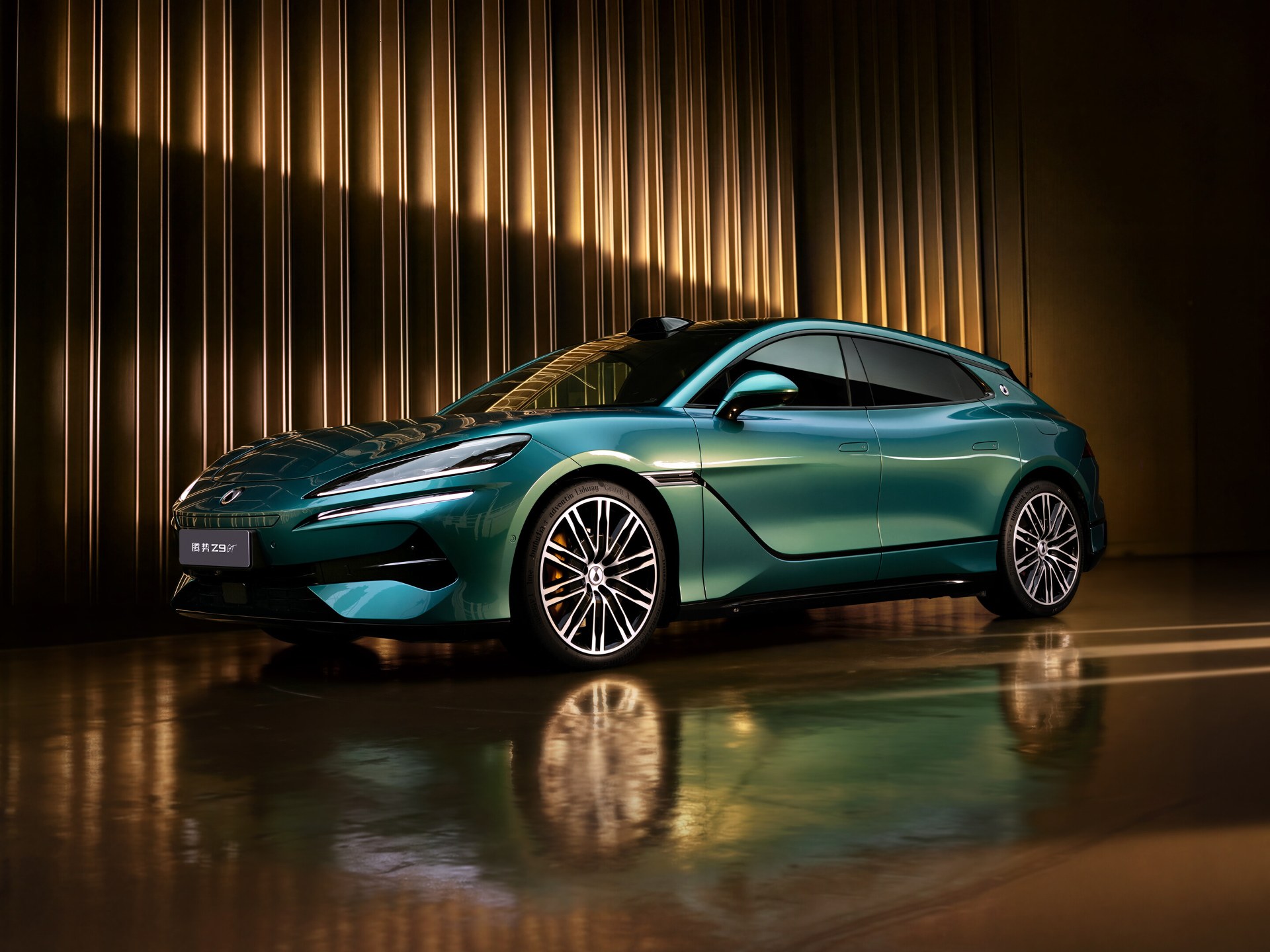 Denza Z9 GT DM — гібридний гран-туризмо