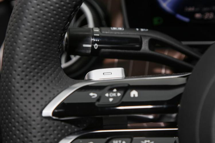 Mercedes-Benz EQE - фото 31