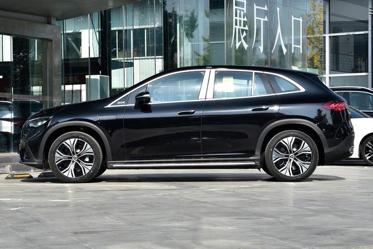 Mercedes-Benz EQE SUV - фото 4