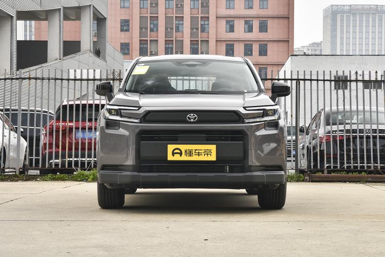 Toyota RAV4 - фото 2