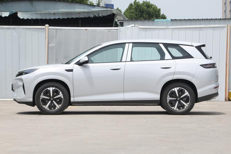 BYD Yuan PLUS - фото 4