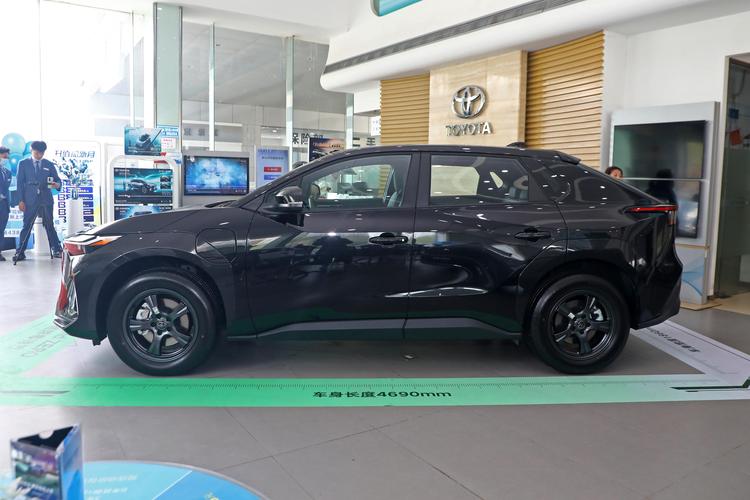 Toyota bZ4X - фото 4