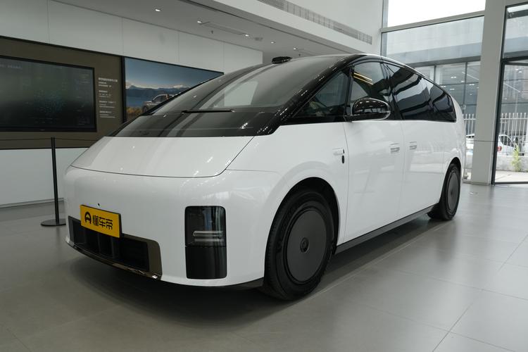 Li Auto MEGA - фото 1