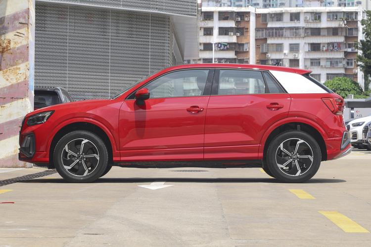 Audi Q2L e-tron - фото 4