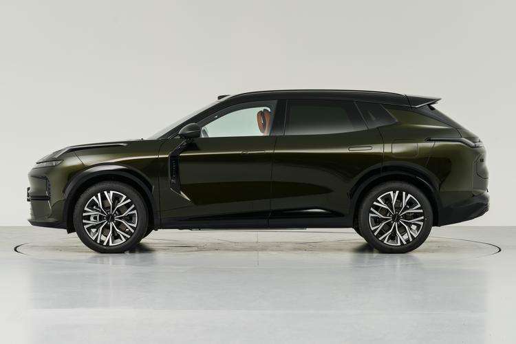 Lynk & Co 08 EM-P - фото 4