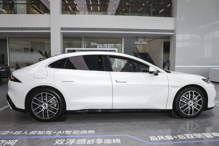Denza Z9 EV - фото 8