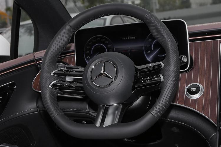 Mercedes-Benz EQE - фото 26