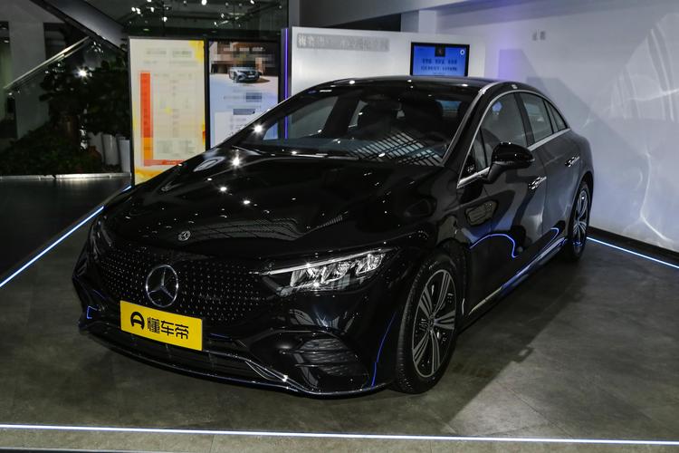 Mercedes-Benz EQE - фото 1