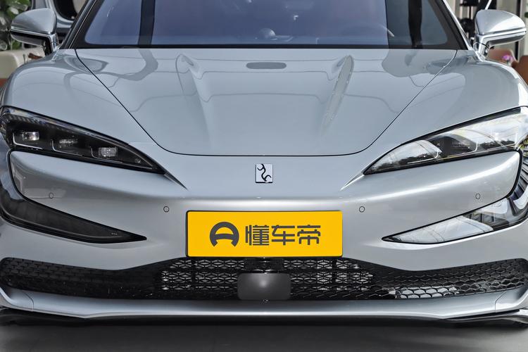 Yangwang U7 EV - фото 10