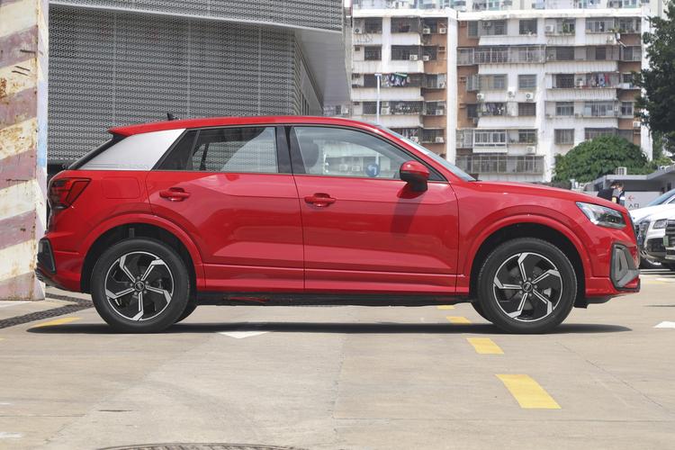 Audi Q2L e-tron - фото 8
