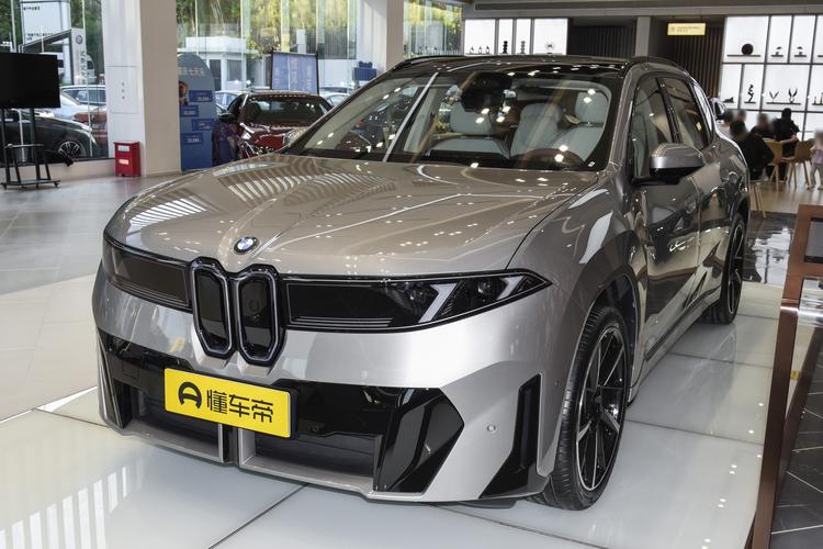 BMW iX3 - фото 1