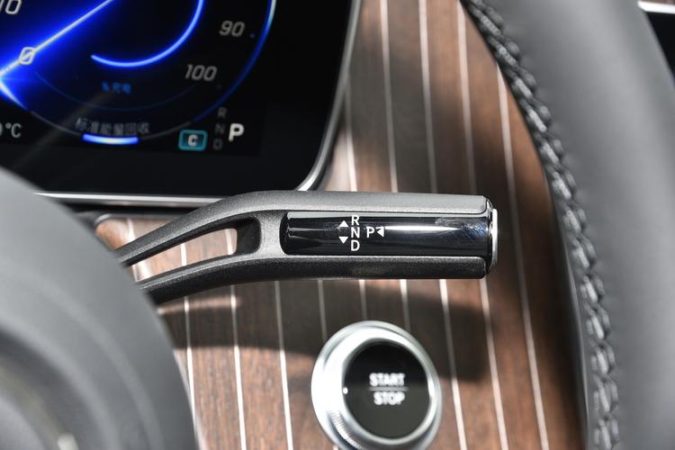 Mercedes-Benz EQE SUV - фото 17