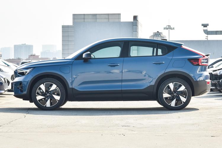 Volvo C40 Recharge - фото 4