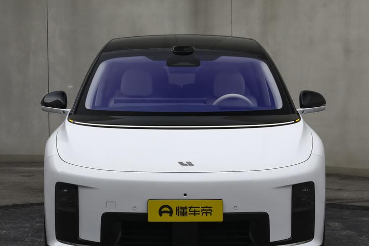 Li Auto i8 - фото 12