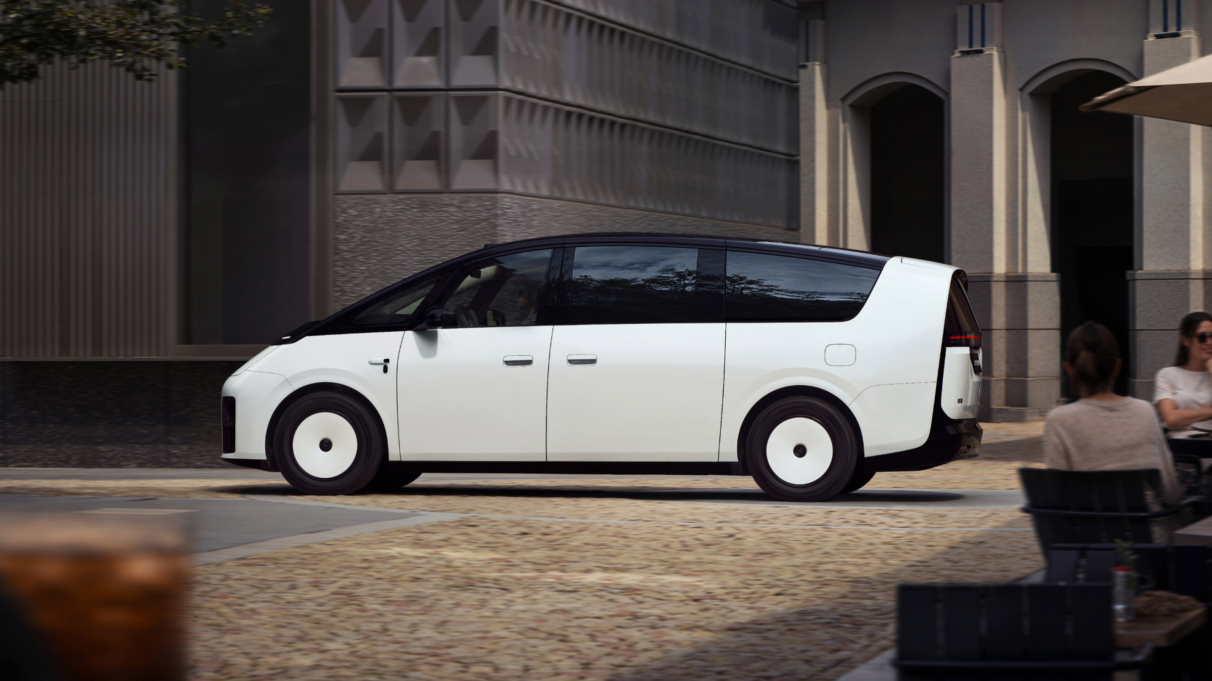 Li Auto MEGA — електричний флагманський мінівен