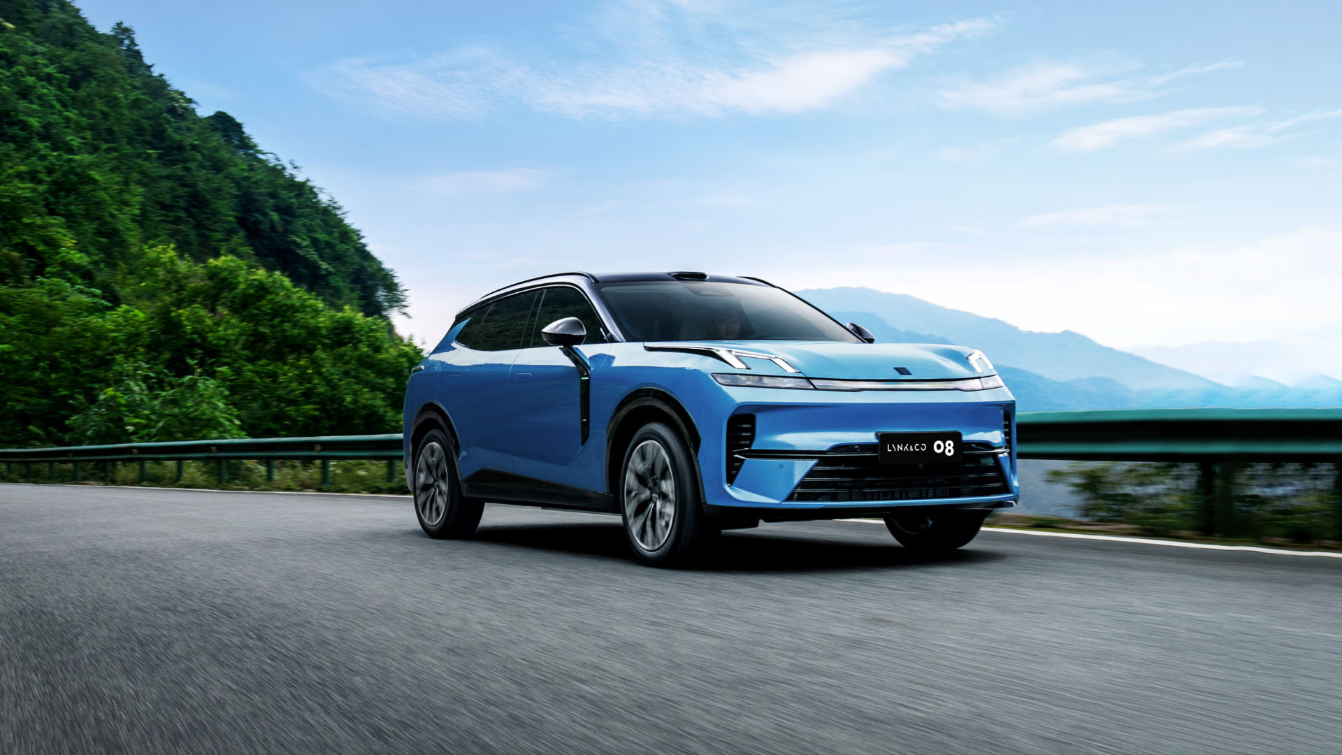 456 кВт і 4,6 с до сотні