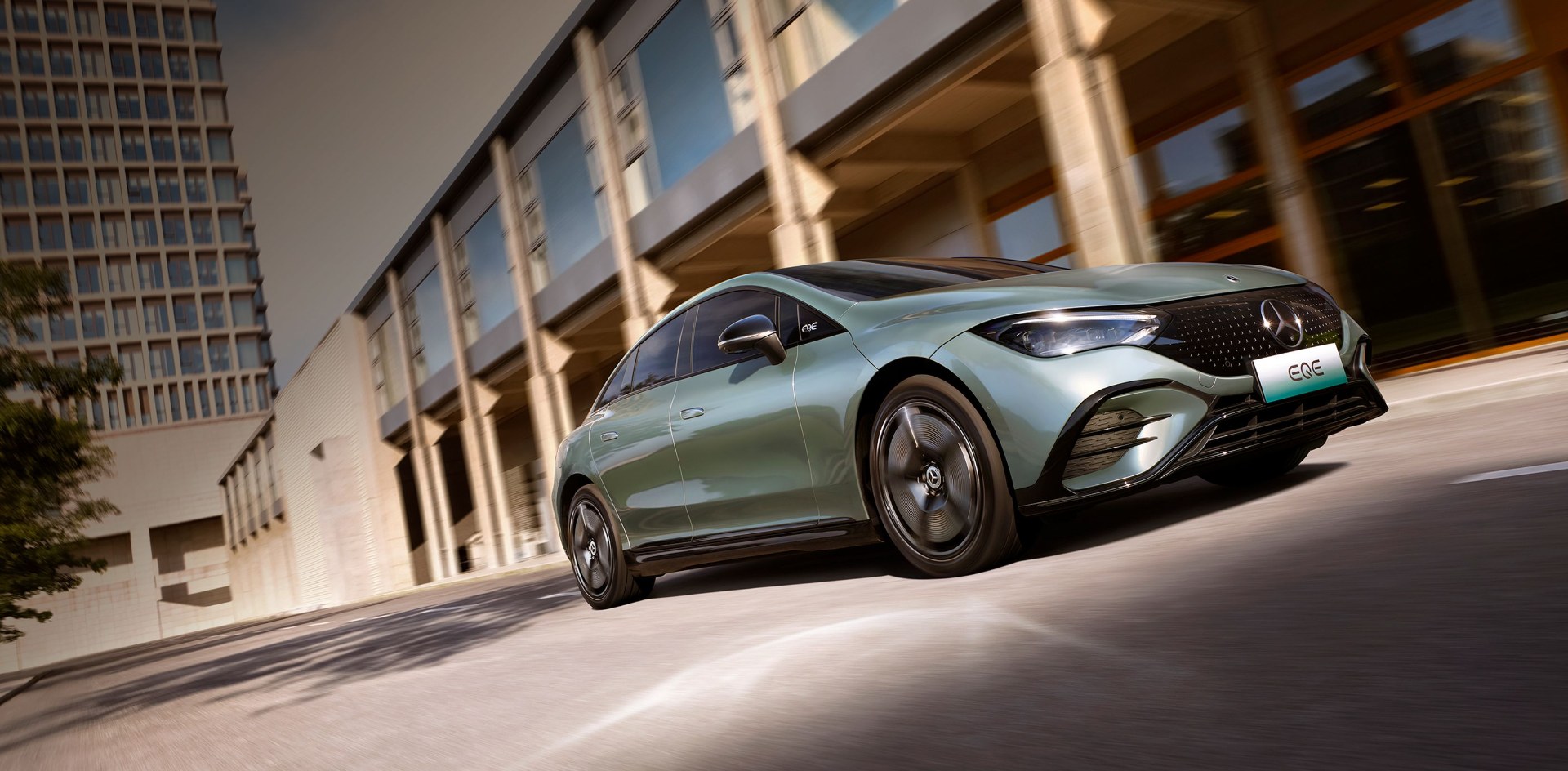 Mercedes-Benz EQE — електричний седан бізнес-класу