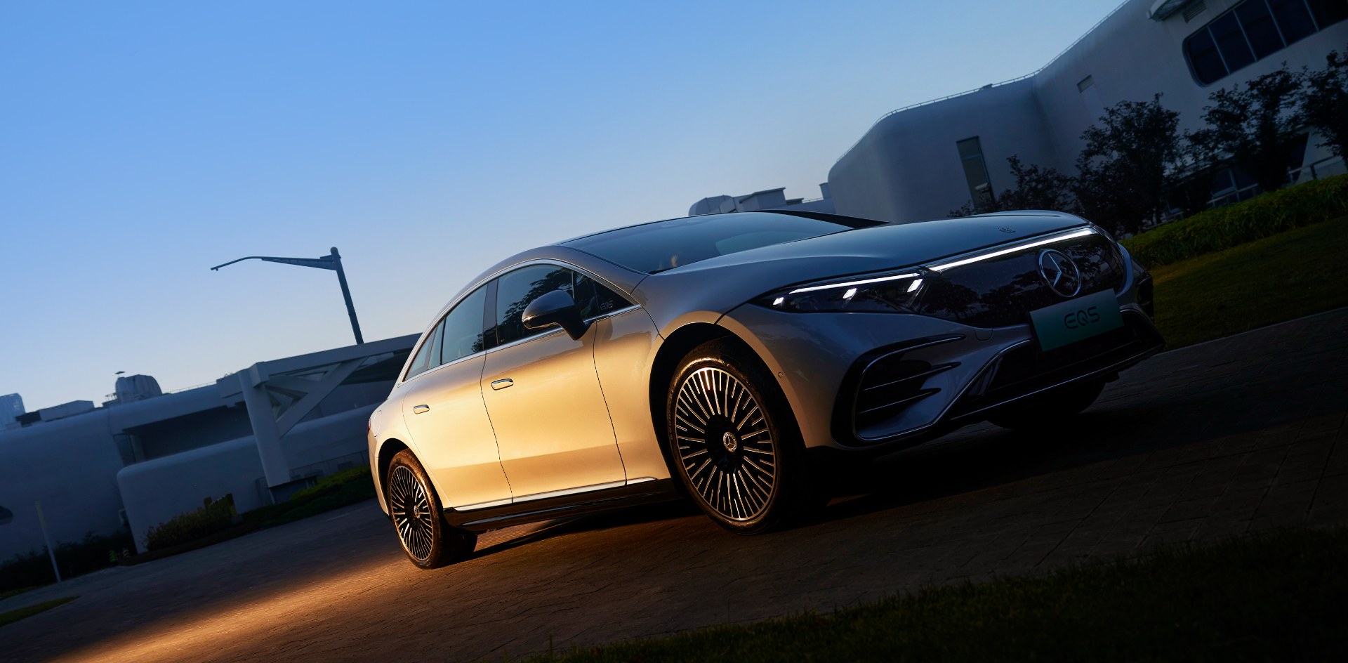 Mercedes-Benz EQS — електричний флагманський седан