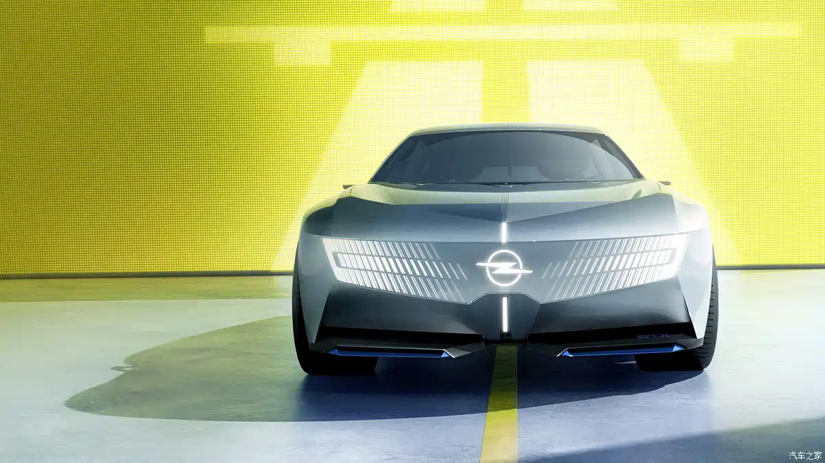 Передня частина Opel STX: новий Vizor і логотип з підсвіткою