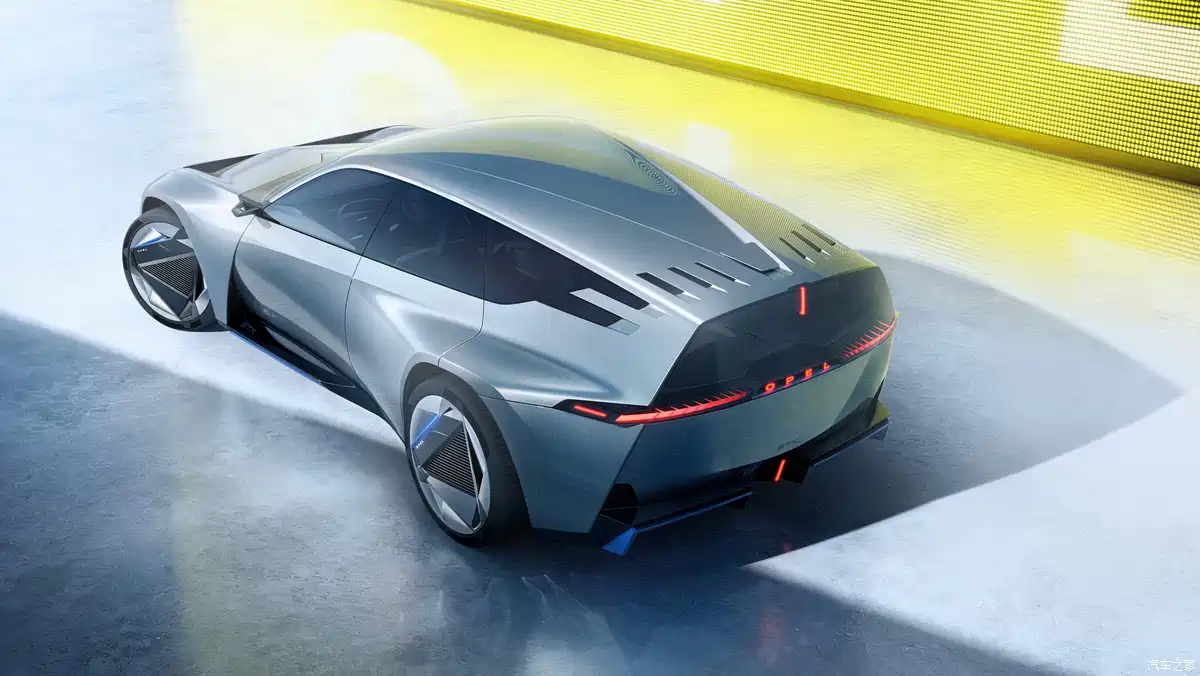 Корма Opel STX: кузов Kammback і ліхтарі-«компас»