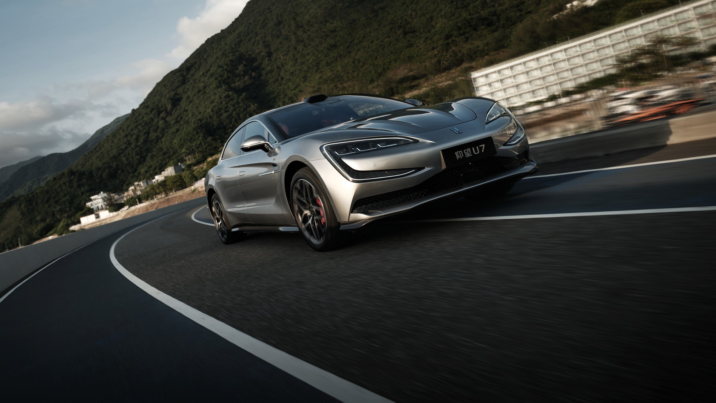 Yangwang U7 EV — спортивний флагманський седан
