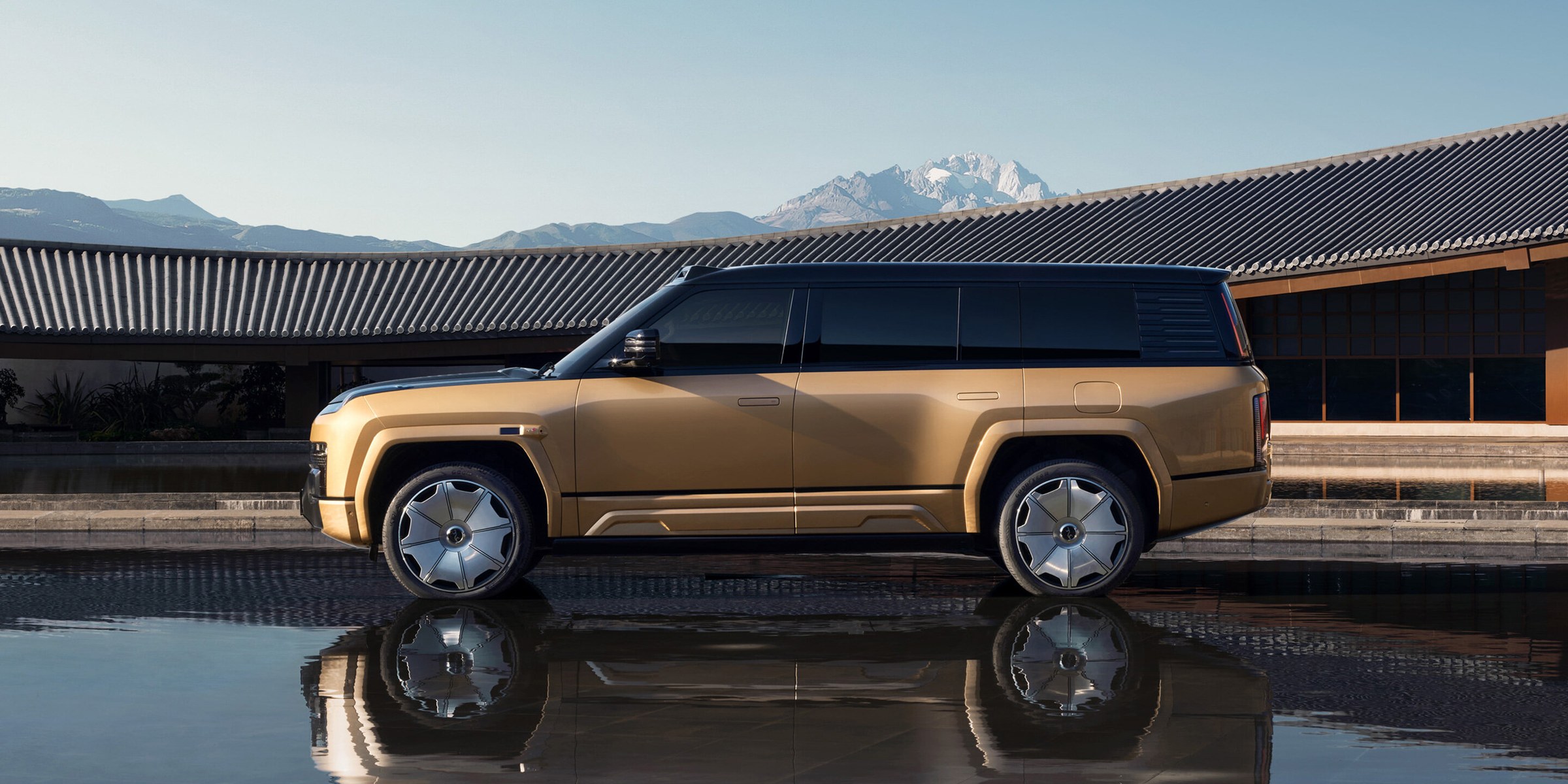 Yangwang U8L — повнорозмірний представницький SUV