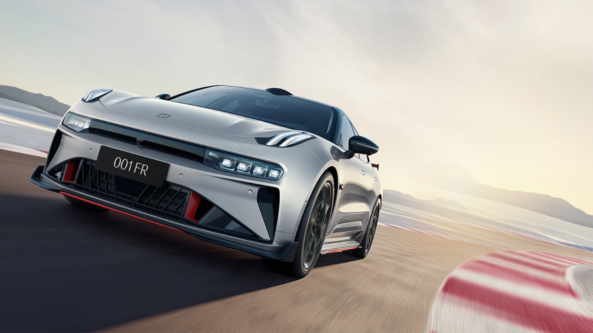 Гальма AP Racing і Brembo та ковані диски 22 дюйми